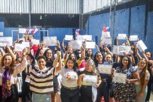 Marituba certifica 50 mulheres em cursos de qualificação profissional