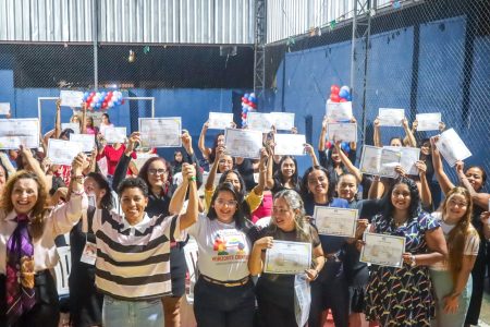 Marituba certifica 50 mulheres em cursos de qualificação profissional