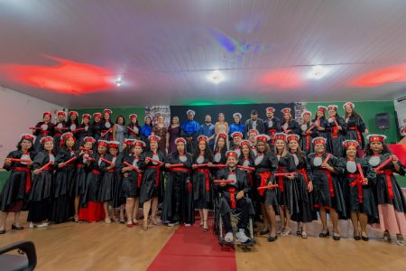 Marituba celebra primeira turma de Pedagogia formada pela UEPA no município